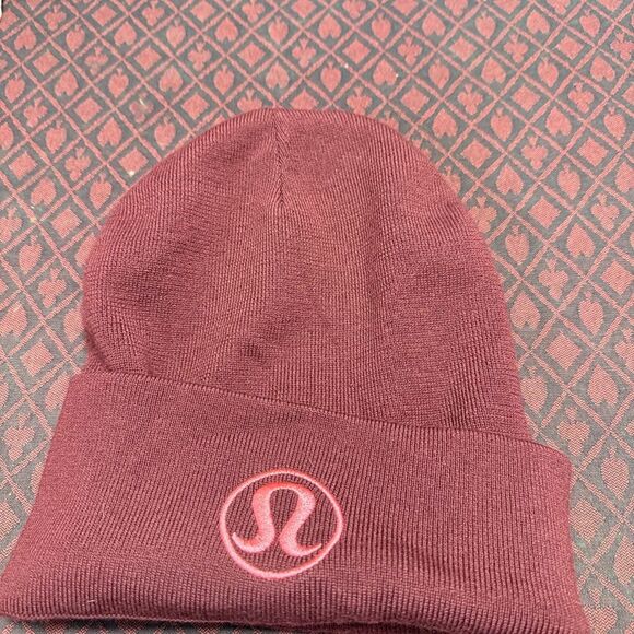 Lululemon Merino Wool Blend Beanie OS – Pink/Rosewood – Embroidered Logo